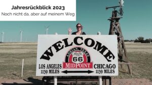 Stefanie am Midpoint der Route 66 auf einem Roadtrip in den USA