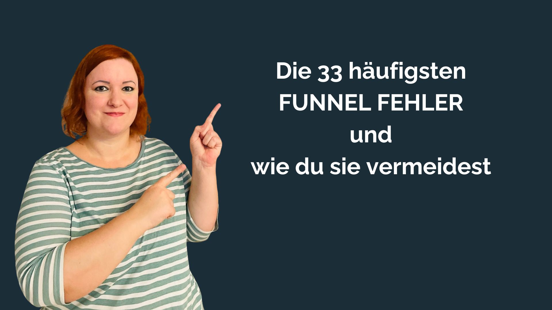 Beitragsbild zum Blogartikel "Die 33 häufigsten Funnel Fehler und wie du sie vermeidest" - zu sehen ist Stefanie, die in einem türkis-weiß-gestreiften Shirt lächelnd in die Kamera blickt und mit beiden Händen auf den Titel des Blogartikels zeigt, der rechts oben abgebildet ist